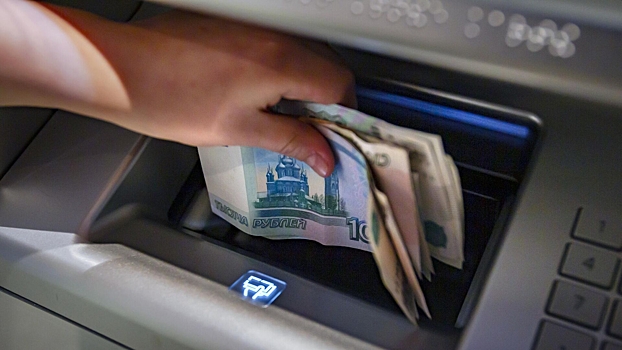 В Госдуме поддержали ограничение внесения наличных через банкоматы