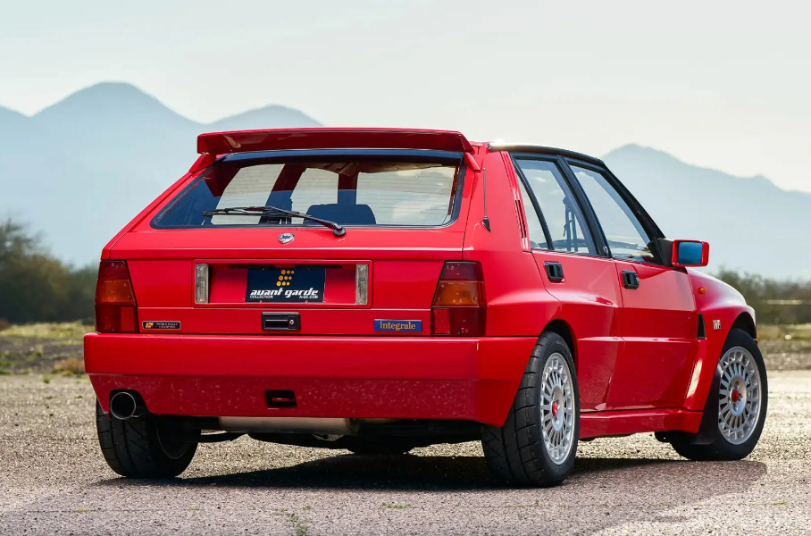 В продаже появилась Lancia Delta Integrale шеф-дизайнера Stellantis2
