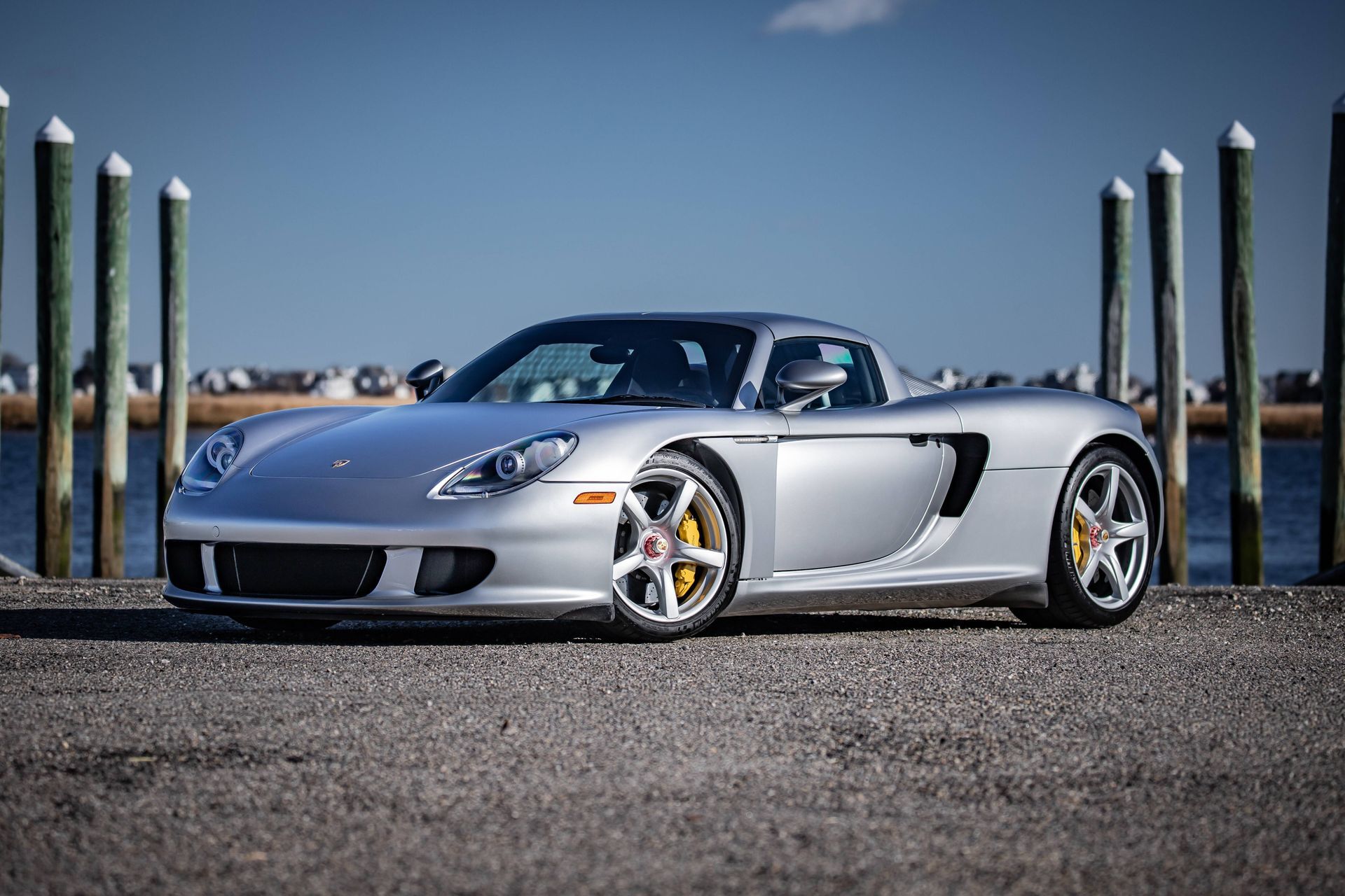 В продаже появилась Porsche Carrera GT с особым декором2