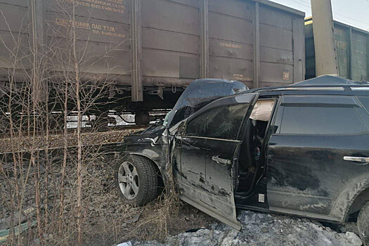 В Забайкалье автомобиль столкнулся с грузовым поездом