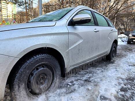 Водителям раскрыли способы защитить авто от льда на дорогах