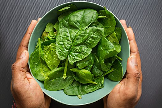Почему из зеленых листовых овощей шпинат — самый полезный