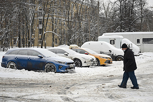 Жителя Москвы наказали за неправильную парковку столбом-кувалдой
