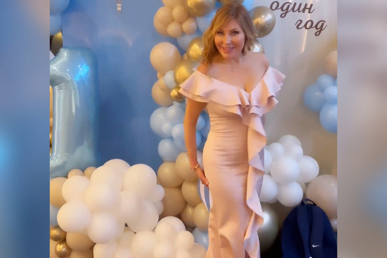 Актриса Бочкарева похвасталась фигурой в откровенном платье после пластики у Хайдарова1