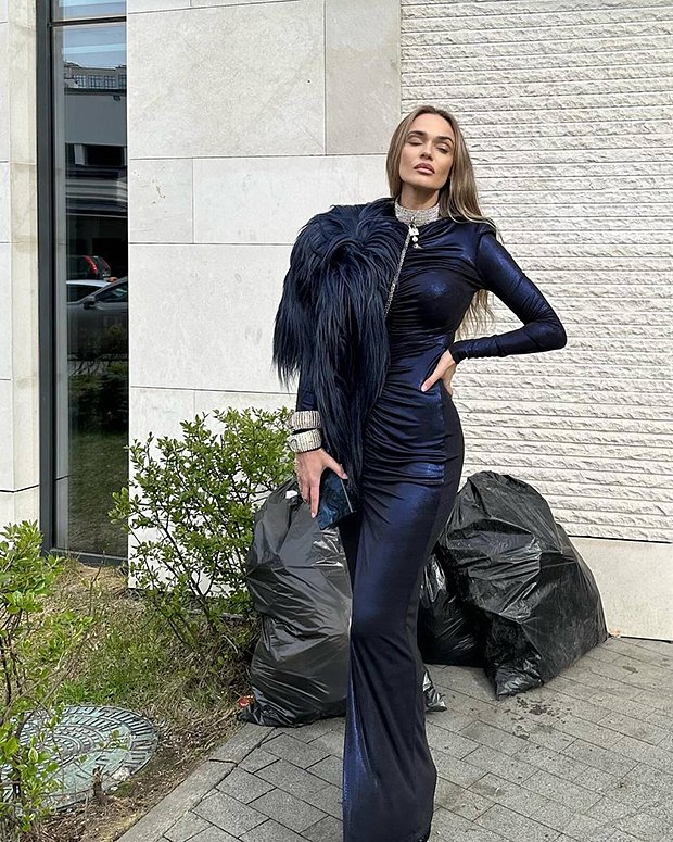 Алена Водонаева опубликовала фото в облегающем платье без бюстгальтера1