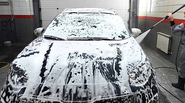Автоэксперт рассказал, почему весной обязательно нужно мыть машины