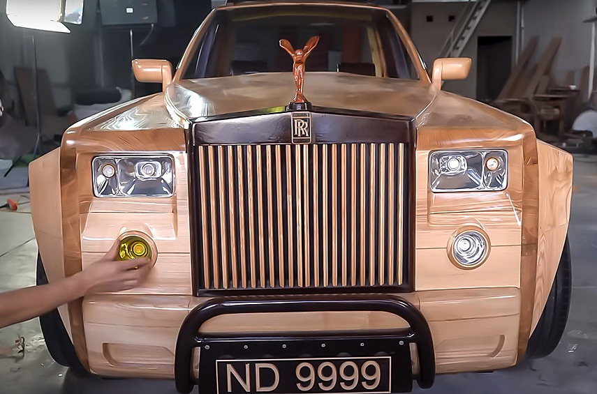 Rolls-Royce Phantom. Плотник Чыонг Ван Дао из Вьетнама создаёт деревянные проекты на базе разных автомобилей. Например, он построил из этого материала шестиколёсный Rolls-Royce.