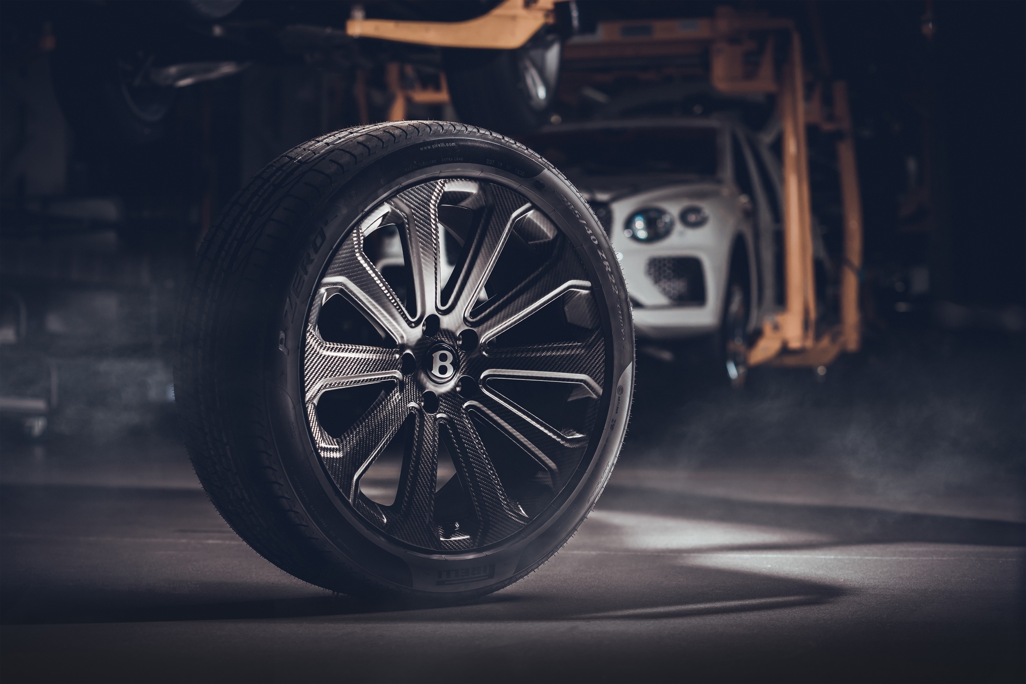 Bentley сделала особую Bentayga с карбоновыми колёсами4