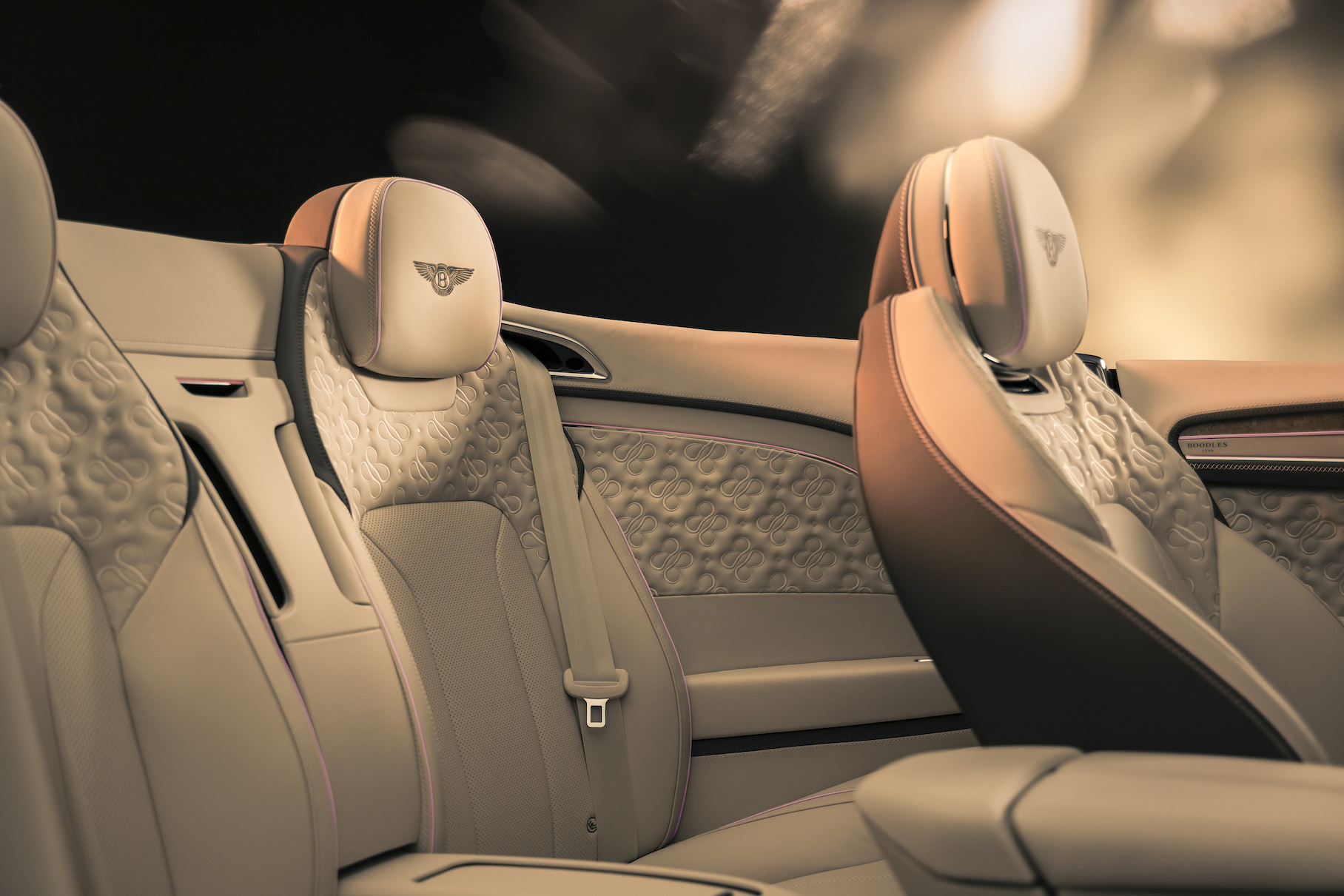 Bentley украсила Continental GTC золотом и бриллиантами3