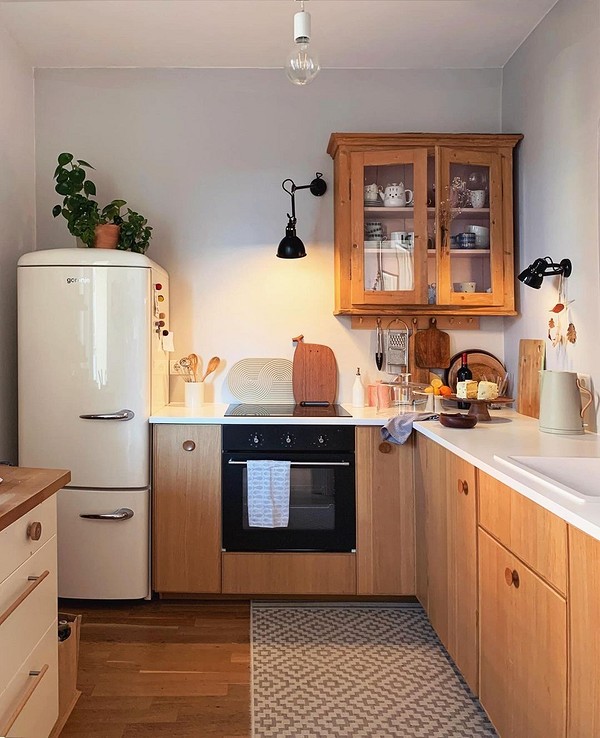 Без верхних шкафов на кухне: 9 реальных и красивых вариантов замены6