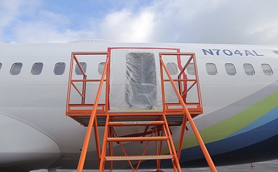 Boeing выплатил Alaska Airlines огромную компенсацию за оторвавшееся окно