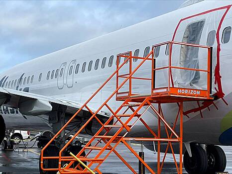Boeing заплатила миллиарды рублей из-за оторвавшейся двери самолета
