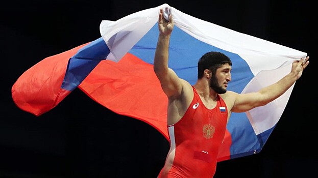 Борец Садулаев не полетел на лицензионный олимпийский турнир в Баку