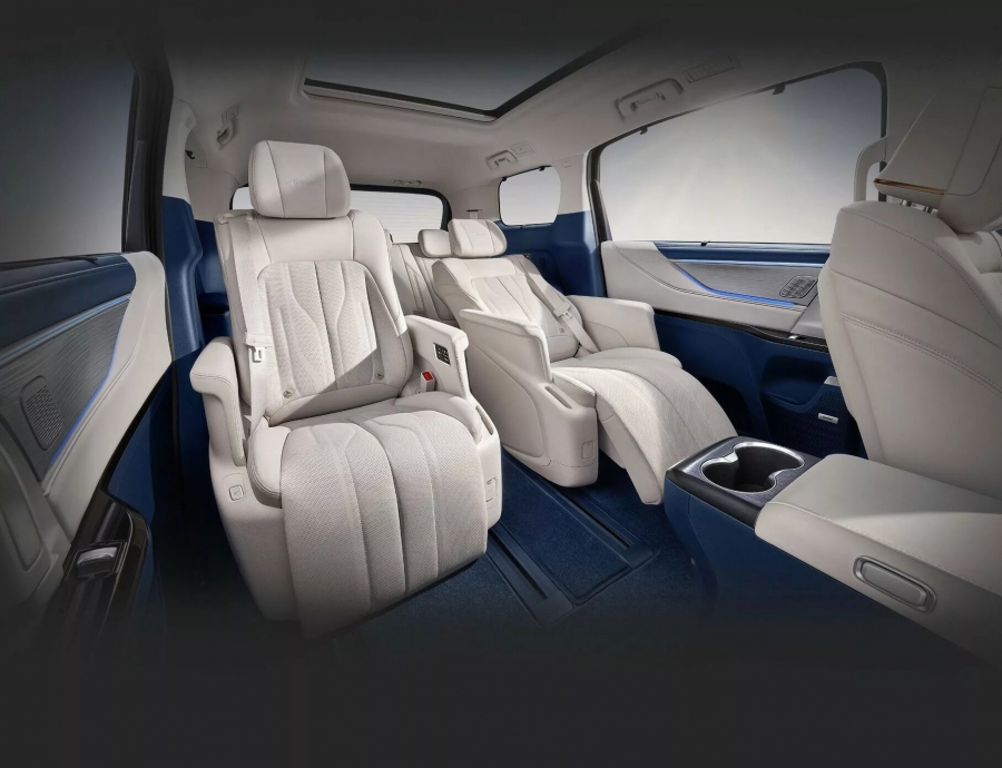 Buick GL8 PHEV дебютирует с 30-дюймовым дисплеем и авиационными сиденьями второго ряда2