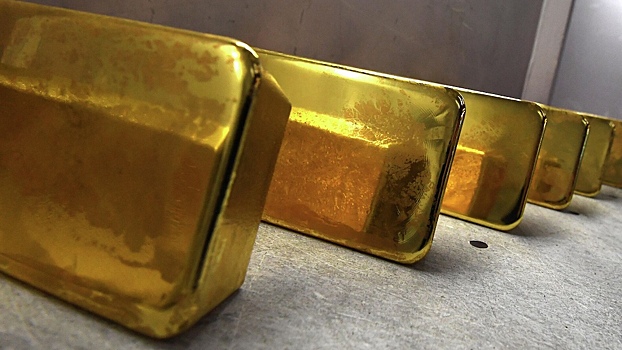 Цены на золото стабилизировались ниже $2400