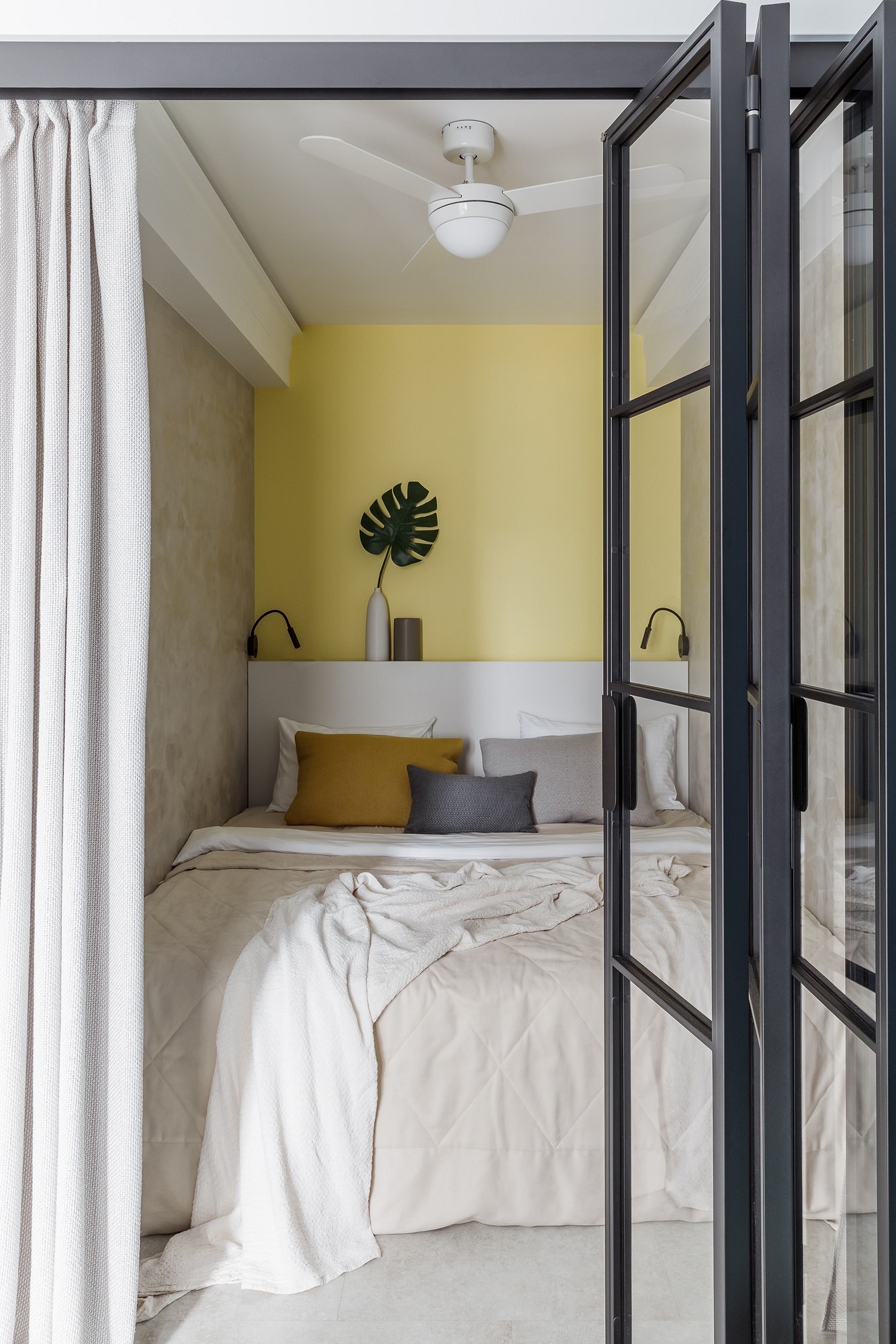Чем заменить тумбочку в спальне? 6 потрясающих идей от дизайнеров, когда не хватает места9