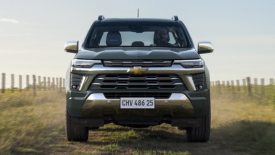 Chevrolet показал рестайлинговый пикап S10: обновление прошло по образу Colorado1