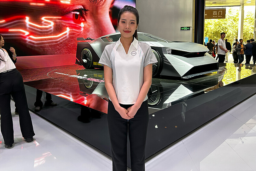 Девушки и андроиды: самые яркие персонажи Пекинского автосалона6
