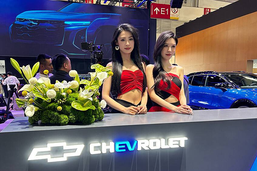 Девушки и андроиды: самые яркие персонажи Пекинского автосалона1