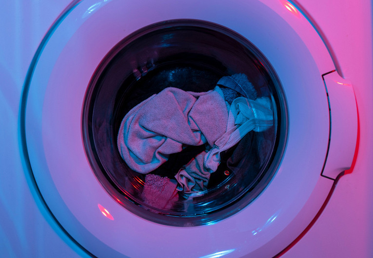 Эксперт объяснил, как правильно загружать бельё в стиральную машину, чтобы она проработала дольше1