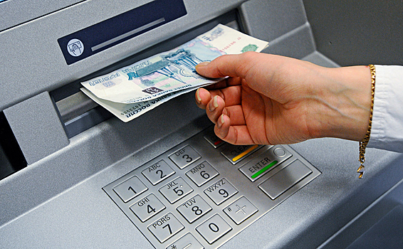 Эксперт объяснила, что делать, если банкомат неправильно посчитал деньги