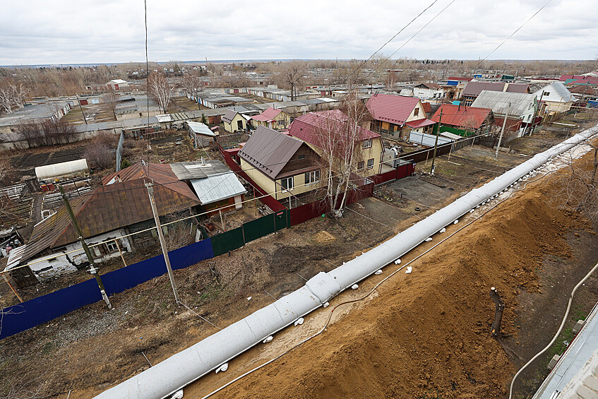 Установка водоналивных дамб в Кургане, 14 апреля 2024 года