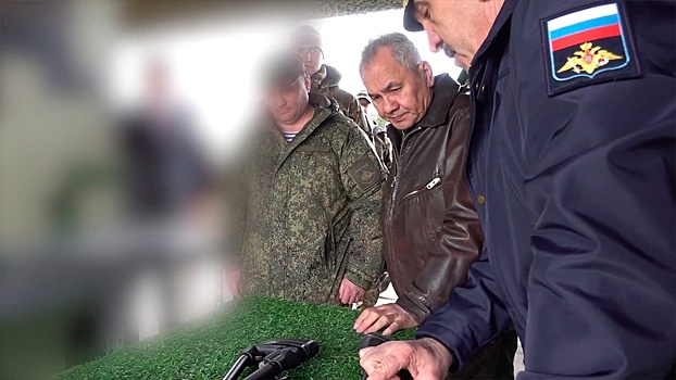 Евкуров показал Шойгу стрелковое оружие для борьбы с дронами