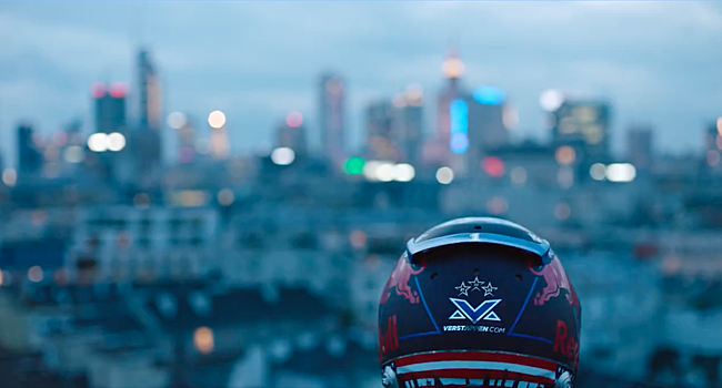 Ферстаппен представил шлем с флагом США для американских Гран-при