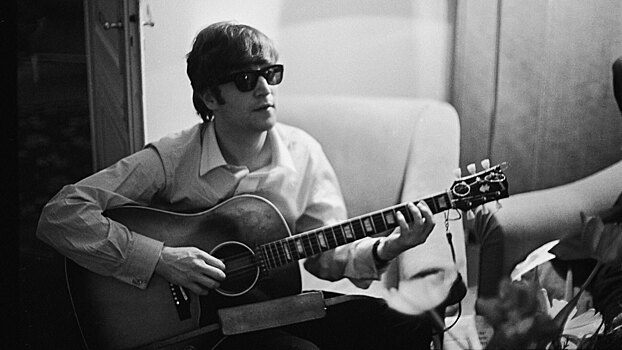 Гитара Джона Леннона из фильма «На помощь!» будет выставлена на аукцион
