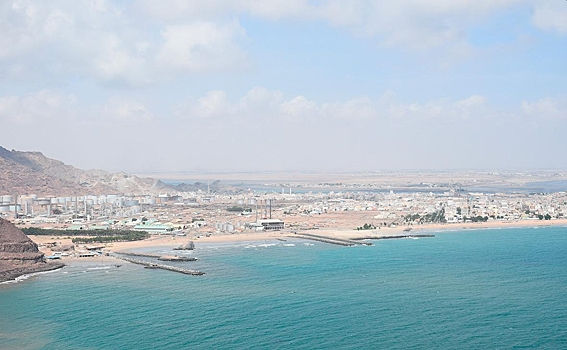 Судно получило повреждения при ракетном ударе у берегов Йемена