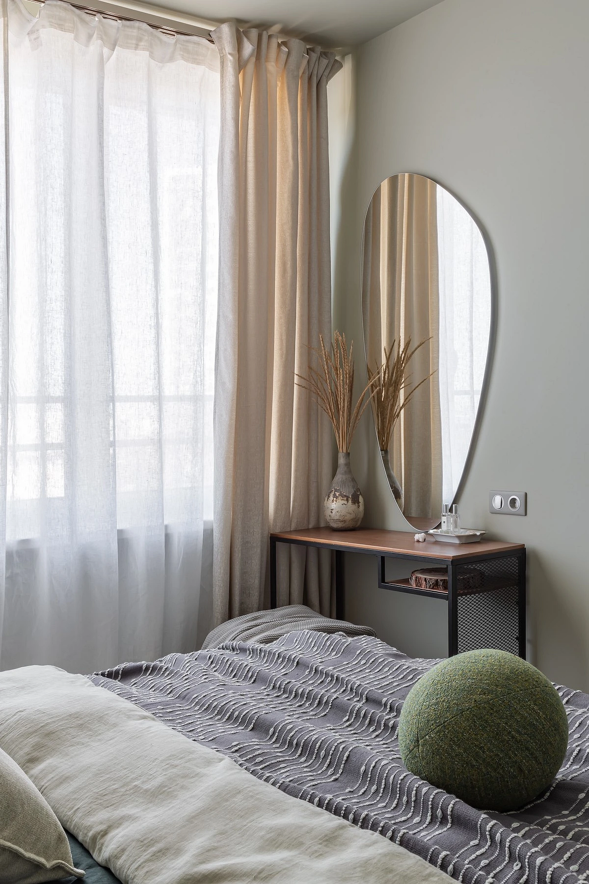 Как дизайнеры оформляют свои спальни? 6 красивых комнат из проектов профи11