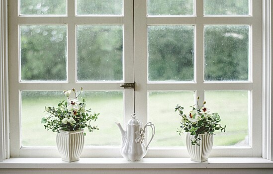 Как идеально отмыть окна весной без воды и средств
