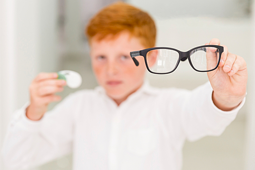 Как исправить «ленивый глаз» у ребенка? Операция нужна не всегда