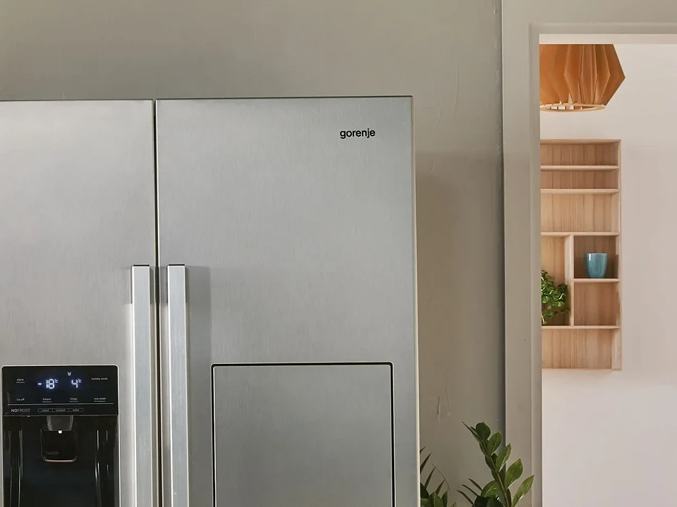 Как вписать большой холодильник в интерьер: 3 способа от дизайнера10