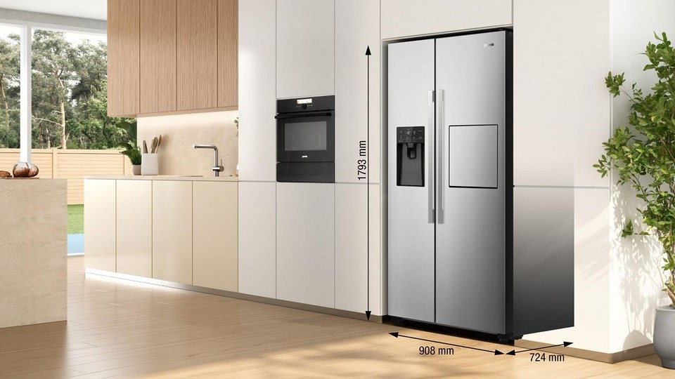 Как вписать большой холодильник в интерьер: 3 способа от дизайнера2