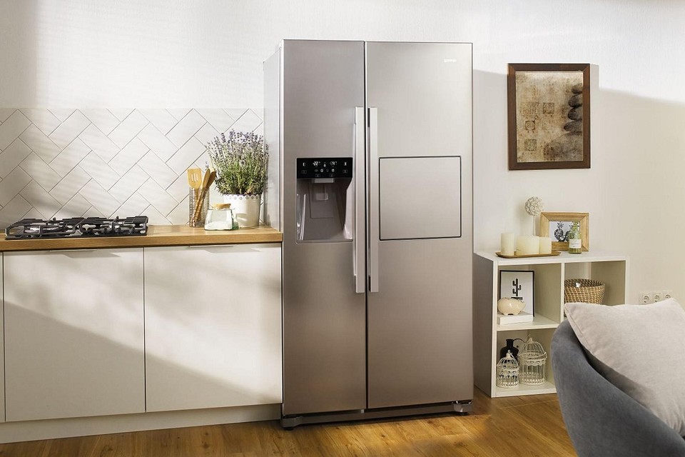 Как вписать большой холодильник в интерьер: 3 способа от дизайнера6