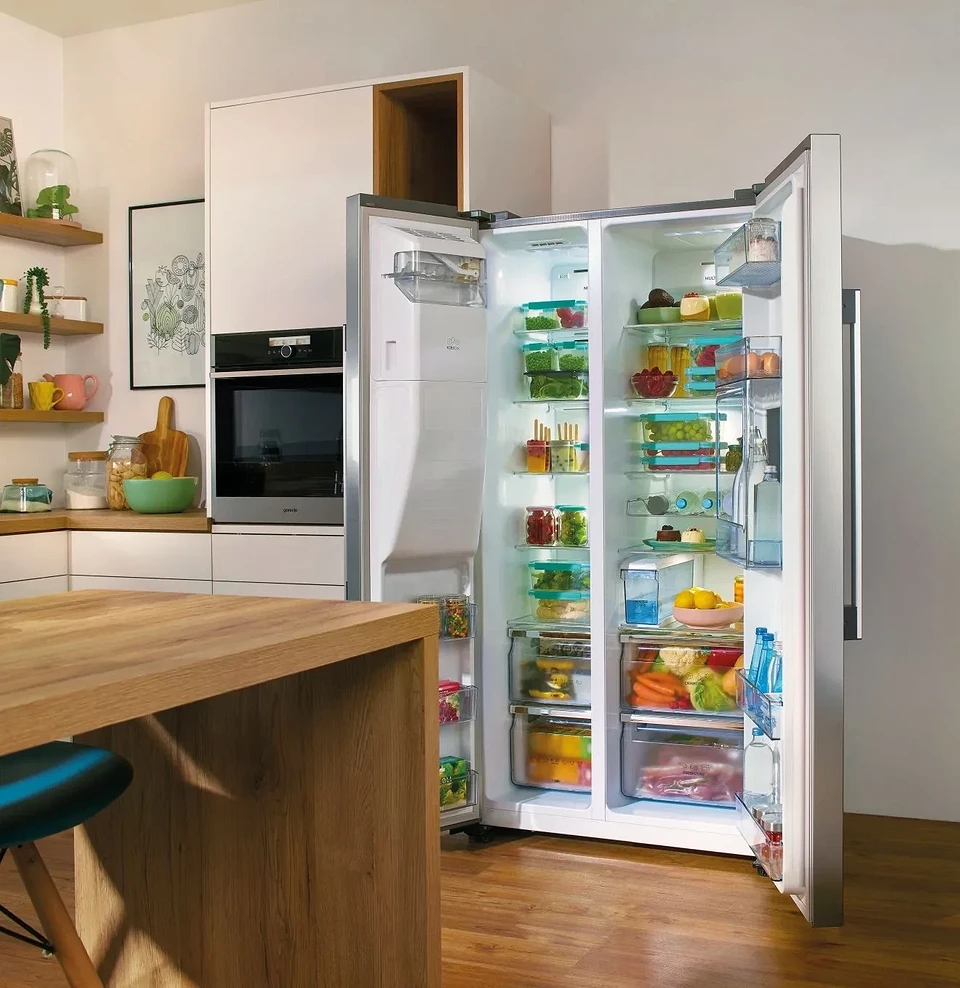 Как вписать большой холодильник в интерьер: 3 способа от дизайнера5