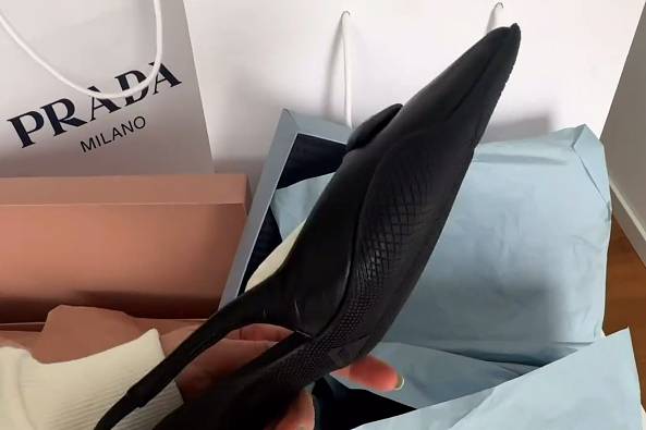 Клава Кока купила туфли за 97 тысяч рублей в подарок подруге1