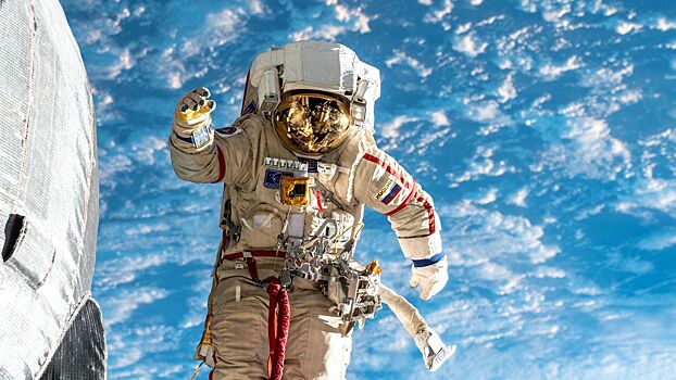 Космонавты завершили выход в открытый космос, опередив план на два часа