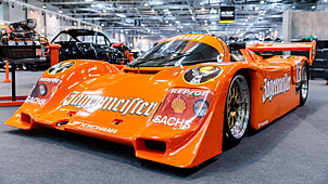 Гоночный Porsche 962 «группы C» — без преувеличения, самый успешный спортпрототип восьмидесятых. Причём как в спортивном, так и в коммерческом плане. Две победы в «24 часах Ле-Мана», два титула в Чемпионате мира среди спорткаров (WSC) и два титула в американской серии IMSA GT. Гоночное подразделение Porsche с 1984 по 1991 год построило 91 машину! Но эту машину с номером шасси 962-006BM в 1989 году построила команда Brun Motorsport с использованием запчастей Porsche и алюминиевого монокока собственной конструкции, изготовленного английской фирмой TC Prototypes. У неё турбомотор 3.2 позднего образца с жидкостным охлаждением и последняя версия аэродинамического оперения. Всего немецкий коллектив собрал 8 машин, в общей сложности «частники» изготовили 55 болидов (вдобавок к 91 заводской машине). Спортивная биография этого болида довольно скромна: десять гонок, лучший результат — второе место на гонке немецкого Суперкубка ADAC в Дипхольце. Машину предлагают приобрести за 2 миллиона евро.