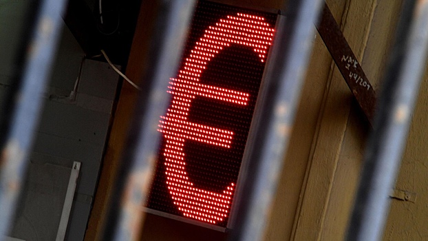 Курс евро на Мосбирже превысил 101 рубль