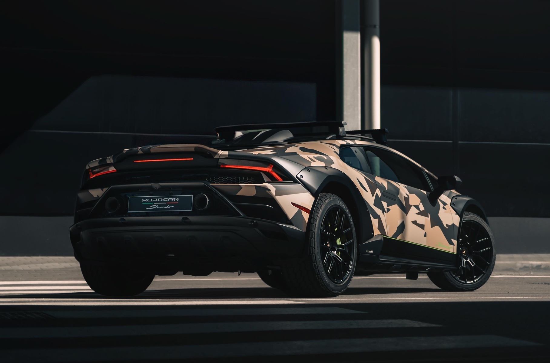 Lamborghini Huracan Sterrato получил спецверсию в камуфляже7
