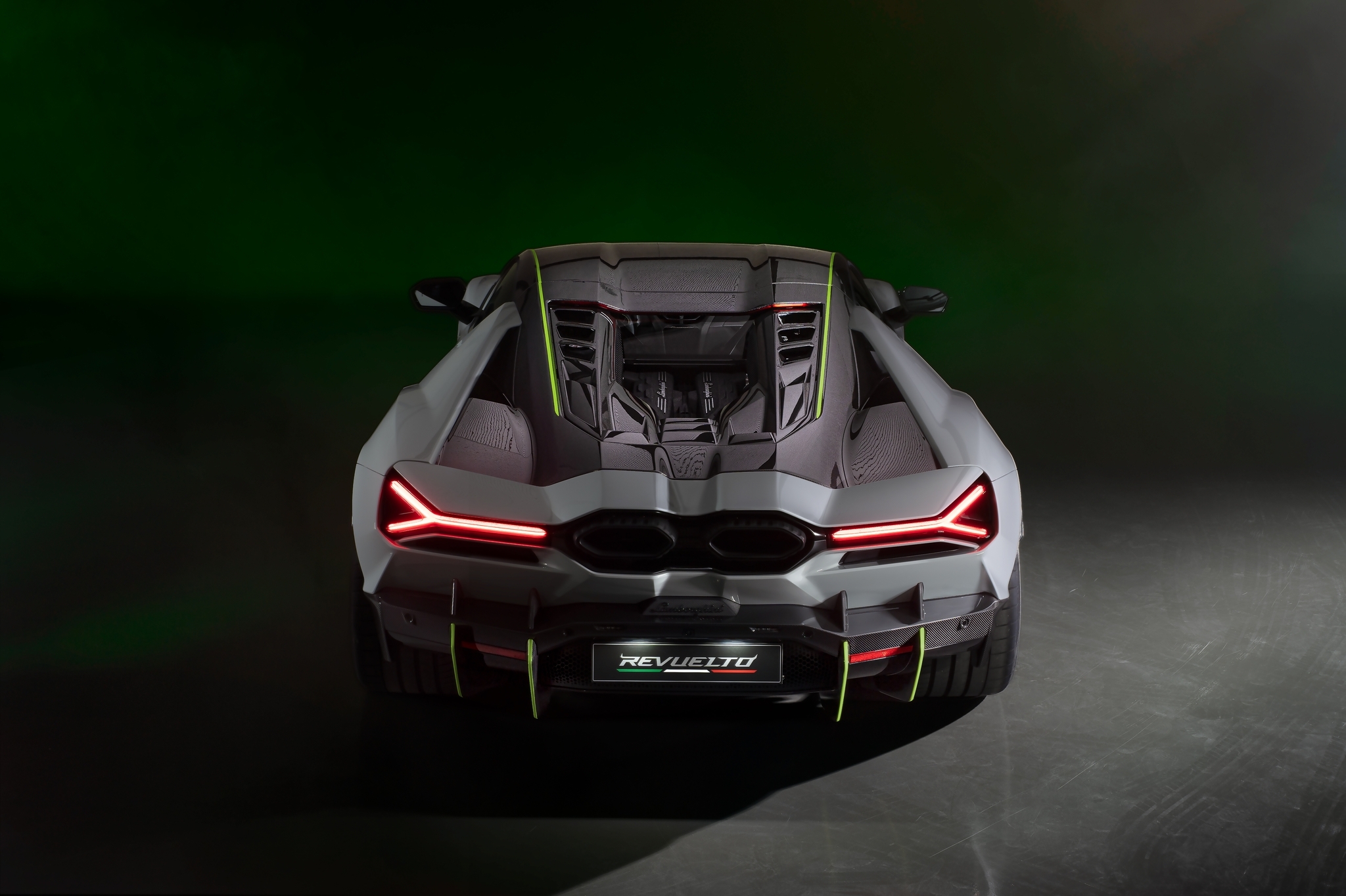 Lamborghini показала эксклюзивный суперкар Revuelto5