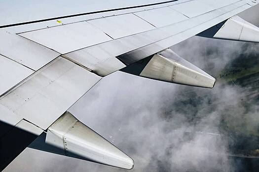 Летевший в Читу пассажирский самолет резко сменил курс