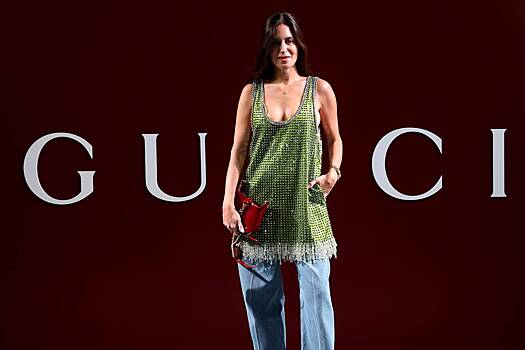 Любимые джинсы рэперов из 2000-х стали модными у женщин