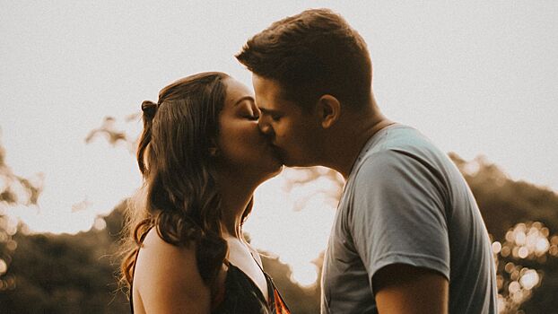 Мужчины и женщины вспомнили о самых ужасных поцелуях в своей жизни