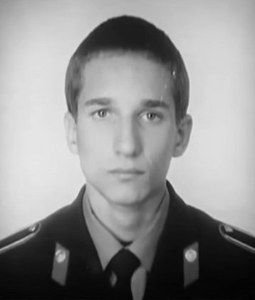 «Он молча шел и стрелял в нас» 15 лет назад милиционер Евсюков устроил бойню в Москве. За что он расстрелял 11 человек?1
