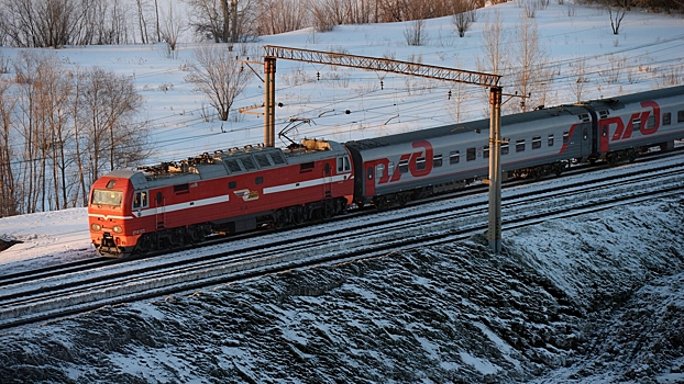 Пассажирский поезд врезался в грузовой состав в Красноярском крае