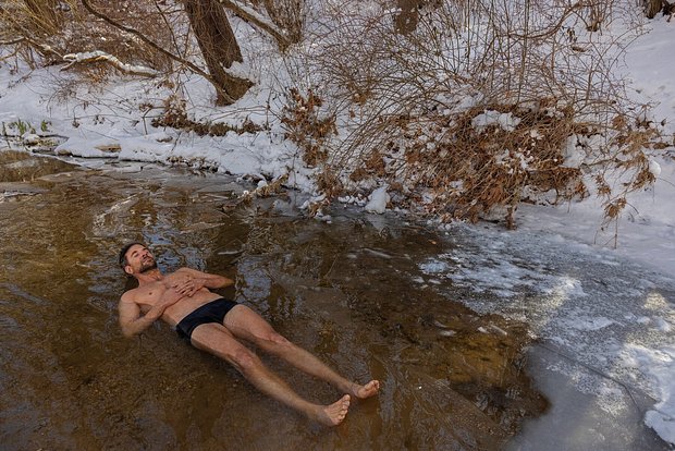 Павел Дуров и звезды Голливуда окунаются в ледяную ванну. Зачем они это делают и правда ли это полезно для здоровья?3