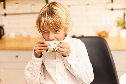 Правда ли, что детям нельзя пить кофе: ответ специалиста